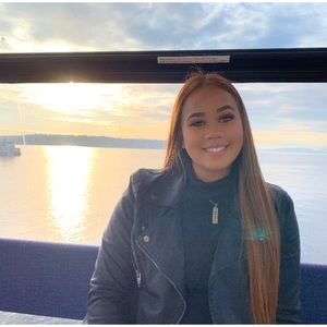 Meet your Posher, Alexis